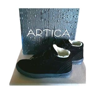 Woman's suede booties